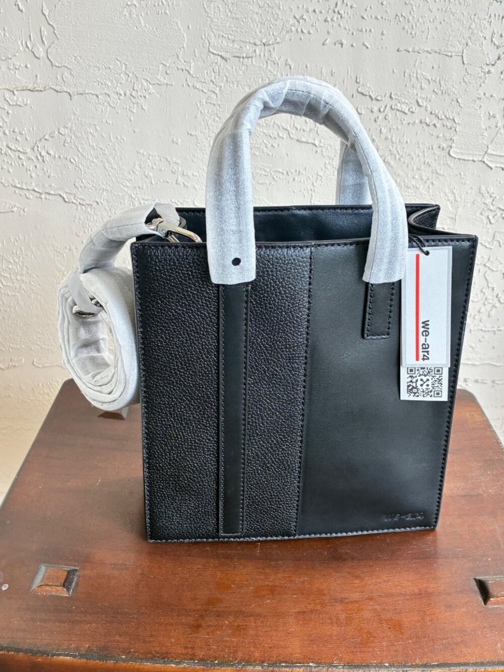 WE-AR4 The Bi Convertible Tote Bag Black Structured‎ Leather Strap & Handle NEW